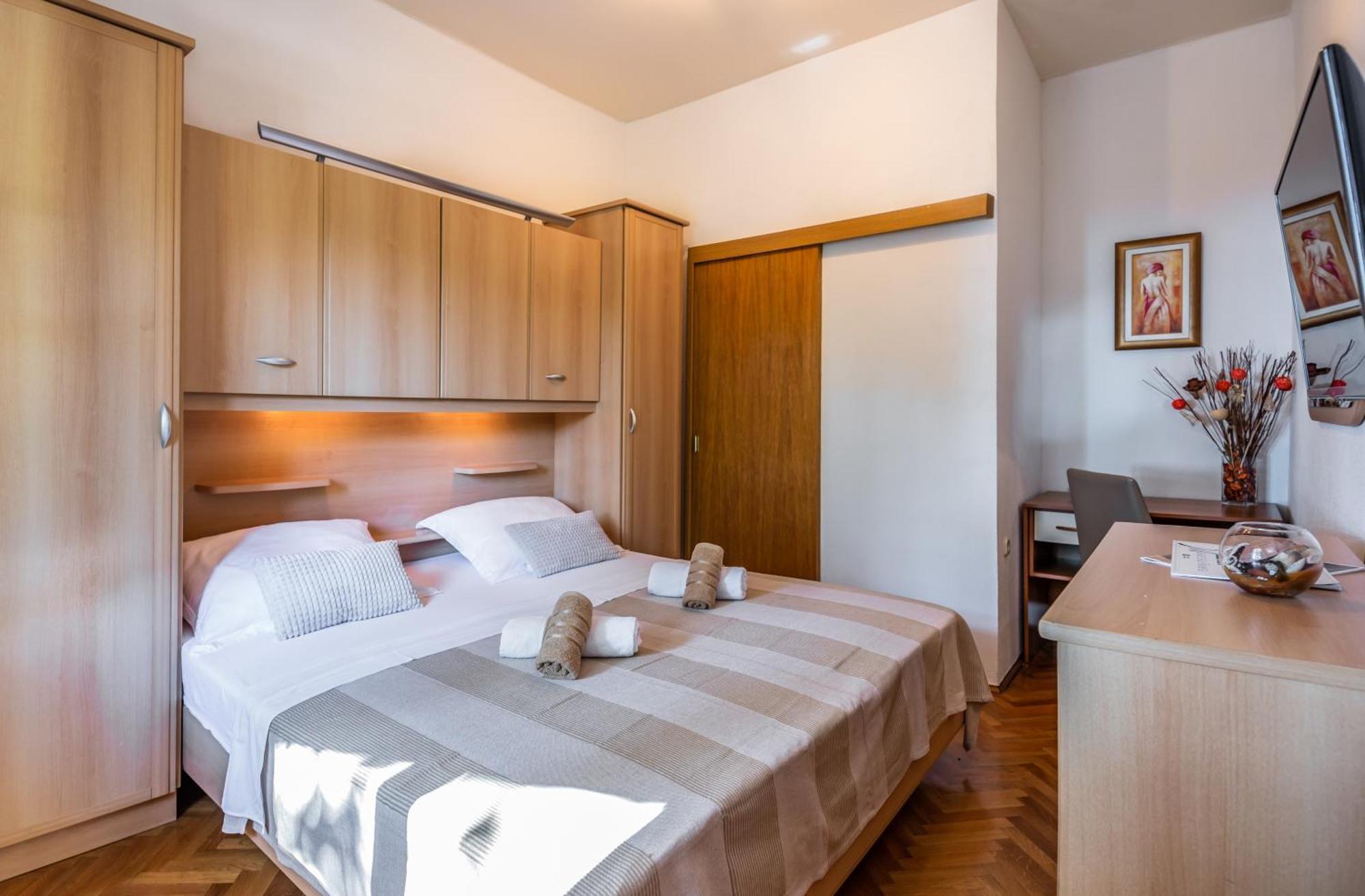 Apartmani Lovrenco Krvavica Exterior photo