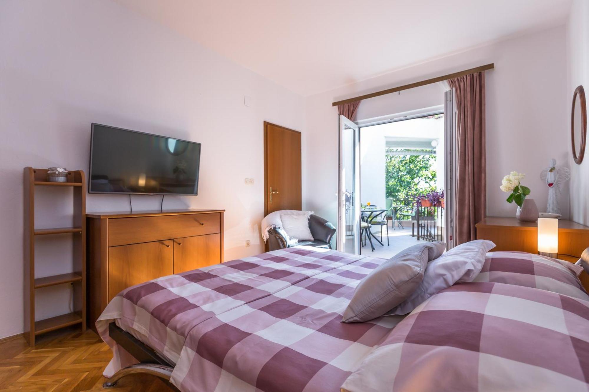 Apartmani Lovrenco Krvavica Exterior photo